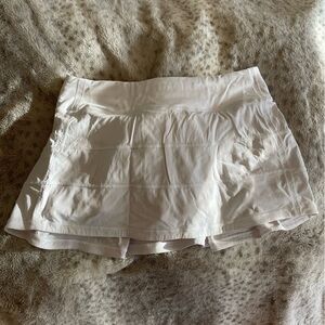 Lululemon Mid Rise Pace Rival Skirt. Size 6. Normal Length